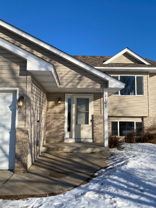 2100 Bridgewater Blvd S - Photo 3 of 48