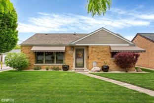 9642 S Knox Ave - Photo 1 of 1