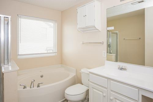 14018 Riding Hill Ave - Photo 4 of 7