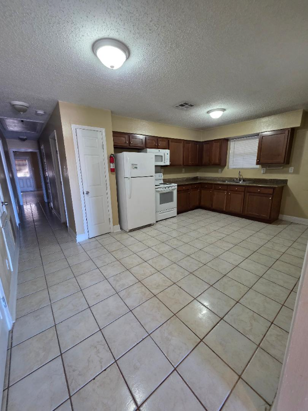 9110 Morrison Rd - Photo 3 of 14