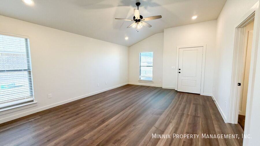 2150 Langford Ave - Photo 3 of 21