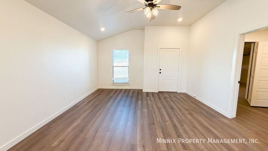 2150 Langford Ave - Photo 4 of 21