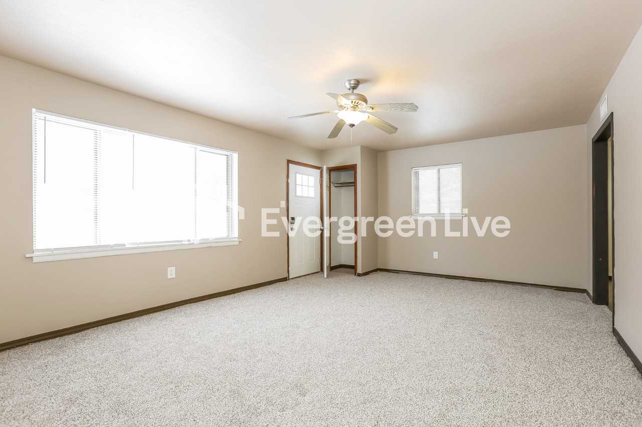 812 W 52nd St - Photo 3 of 15