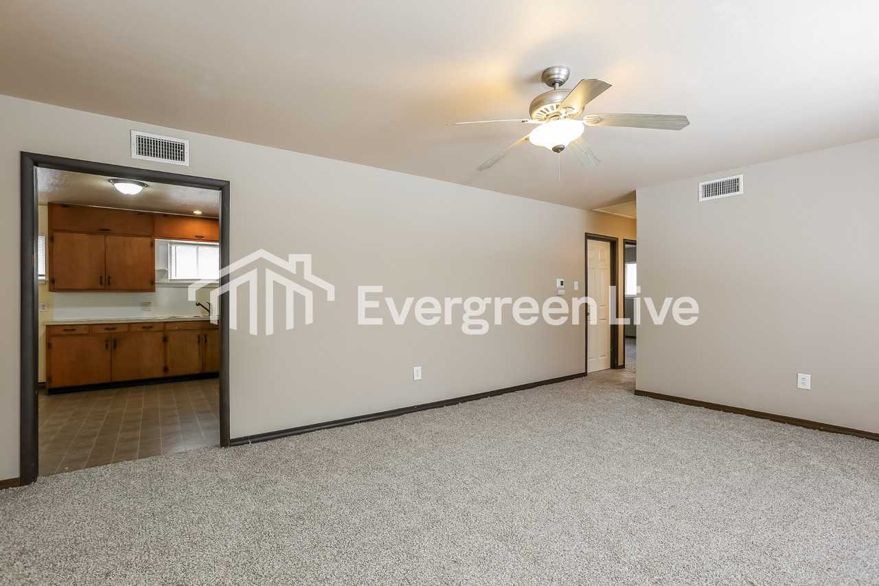 812 W 52nd St - Photo 4 of 15