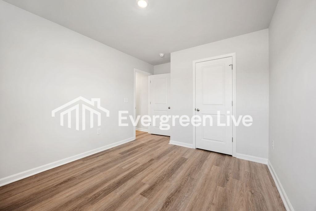 1005 Kinness Dr - Photo 7 of 41