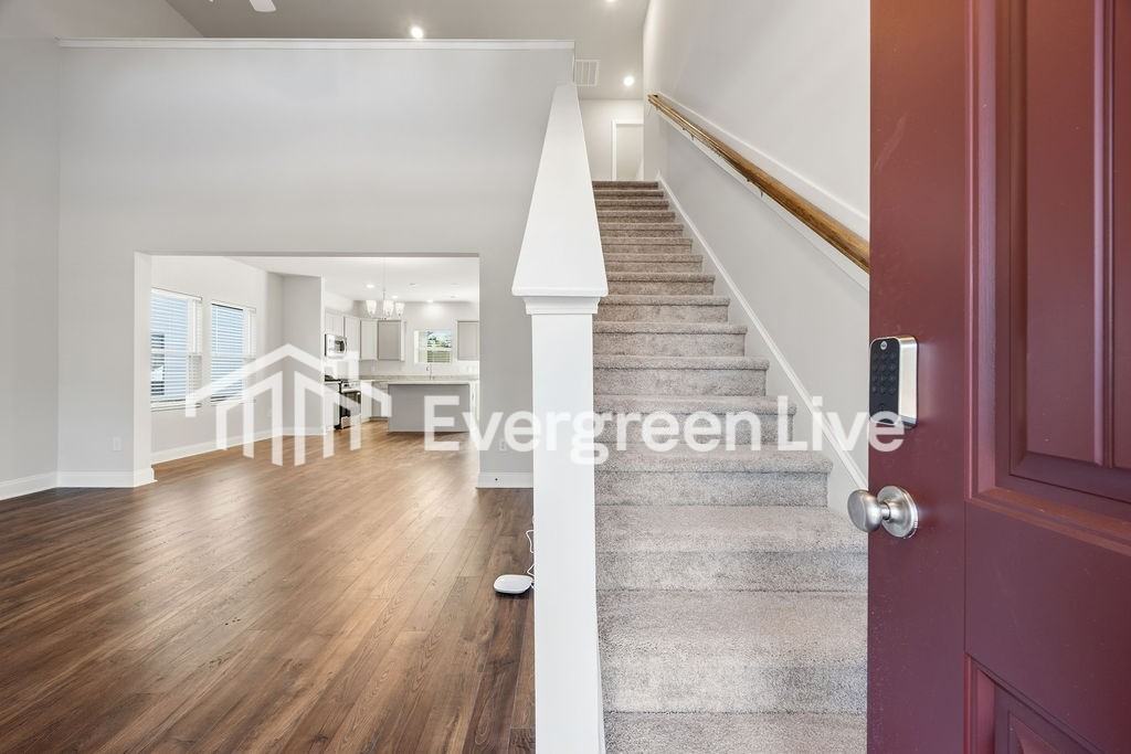 3025 Spain Ln - Photo 4 of 34