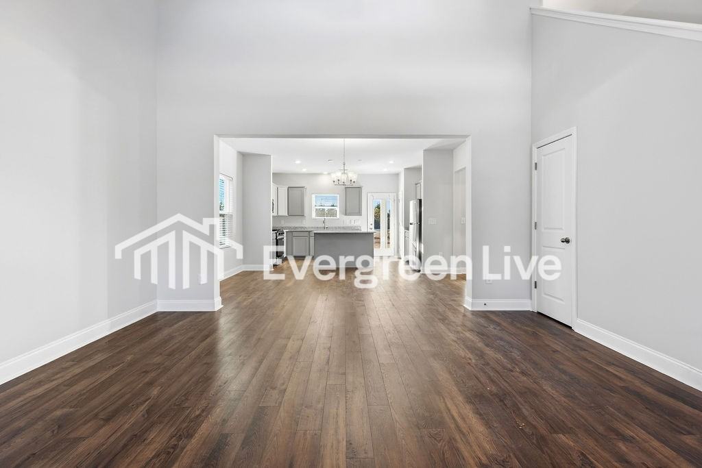 3025 Spain Ln - Photo 6 of 34