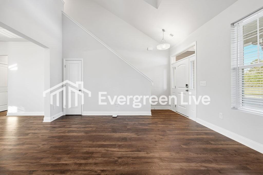 3025 Spain Ln - Photo 7 of 34