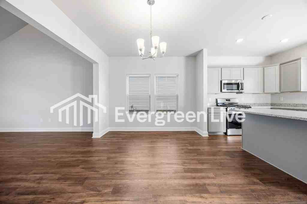 3025 Spain Ln - Photo 5 of 15