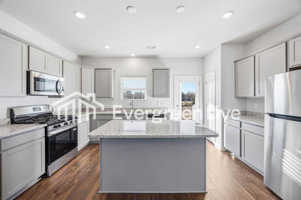3025 Spain Ln - Photo 6 of 15