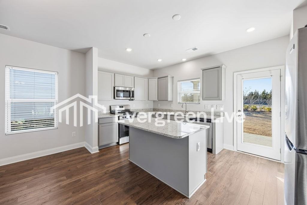 3025 Spain Ln - Photo 7 of 15