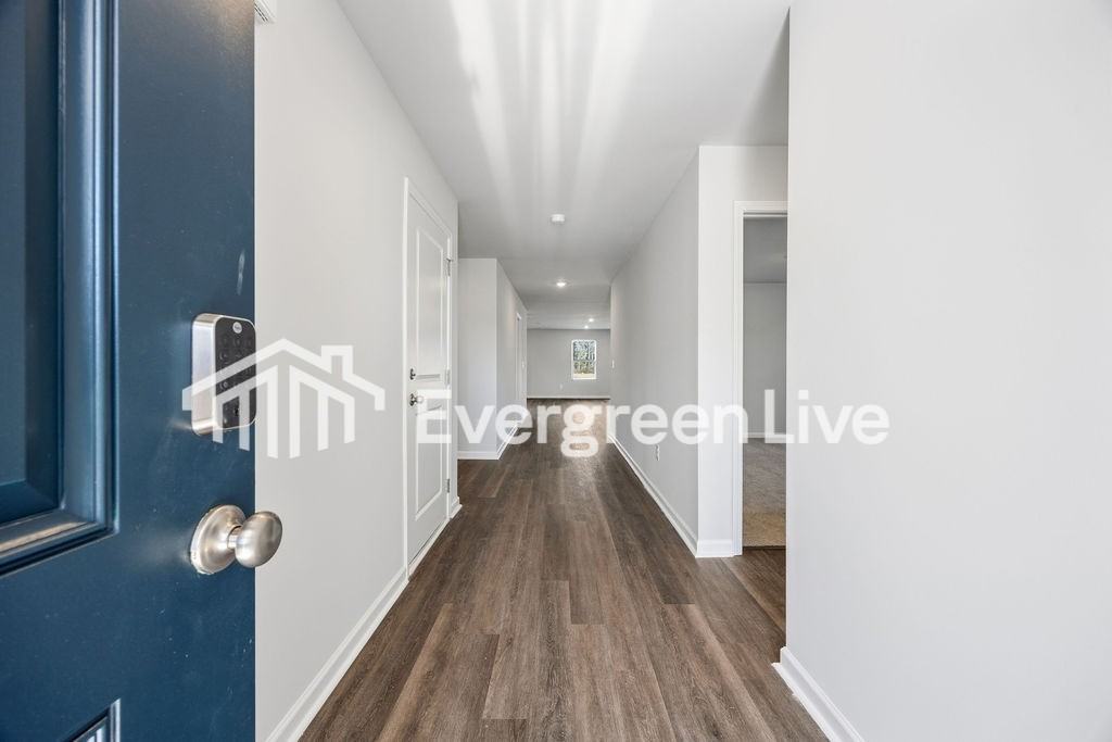 1009 Kinness Dr - Photo 4 of 31