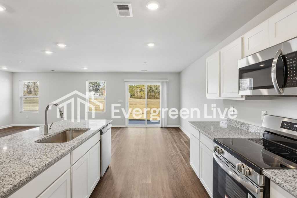 1009 Kinness Dr - Photo 6 of 31