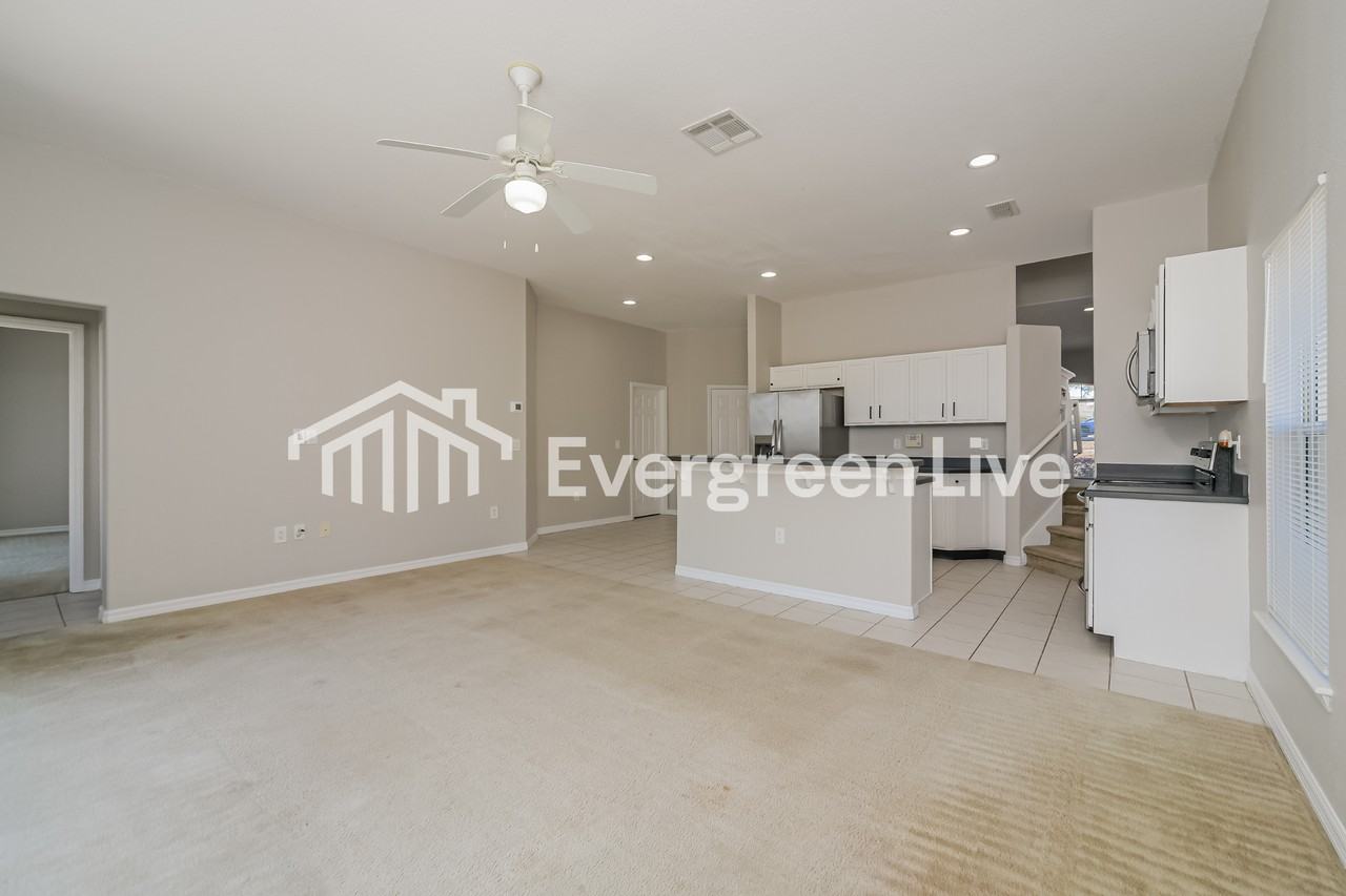 722 Cadiz Loop - Photo 4 of 15