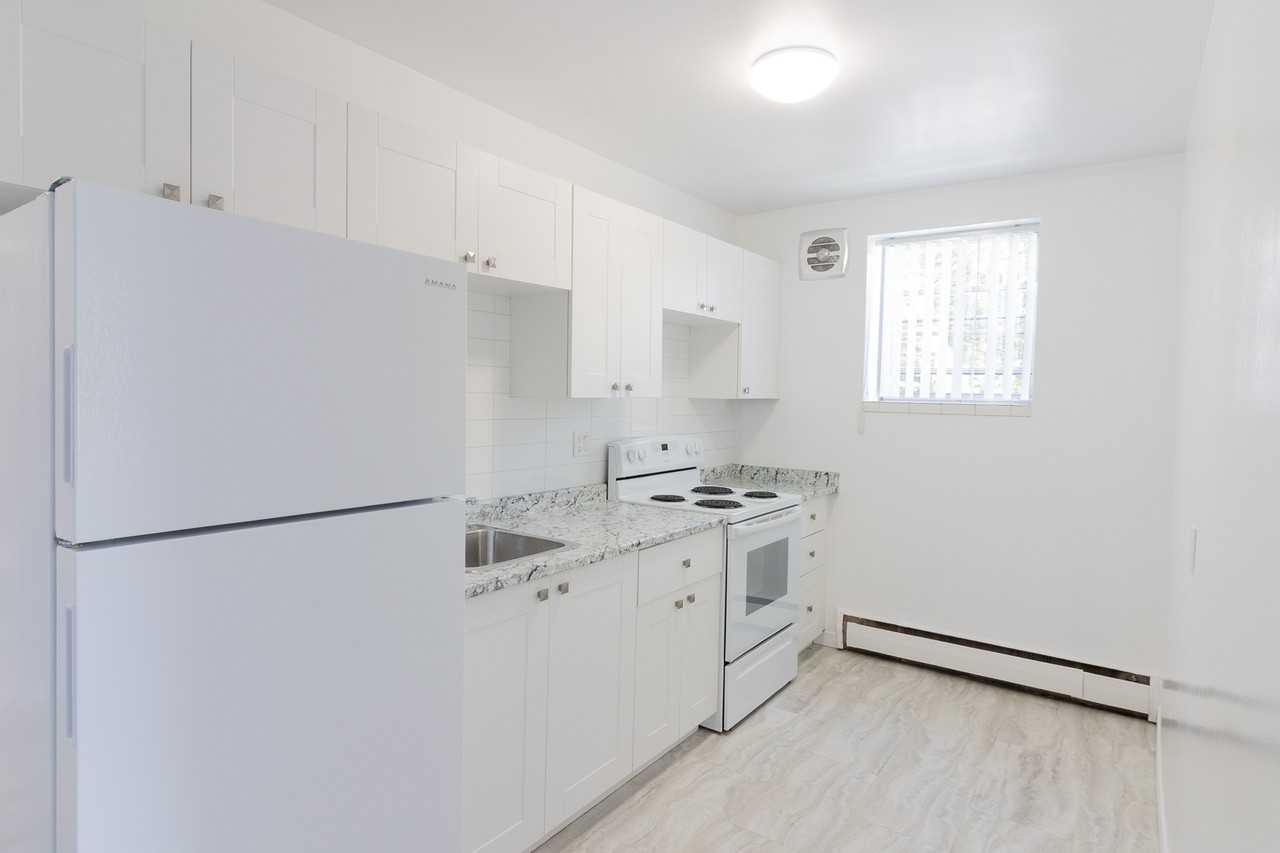 531 Dufferin Avenue - Photo 2 of 8