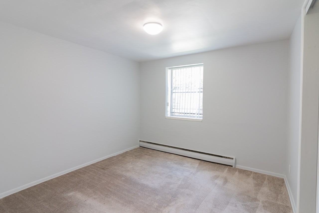 531 Dufferin Avenue - Photo 4 of 8