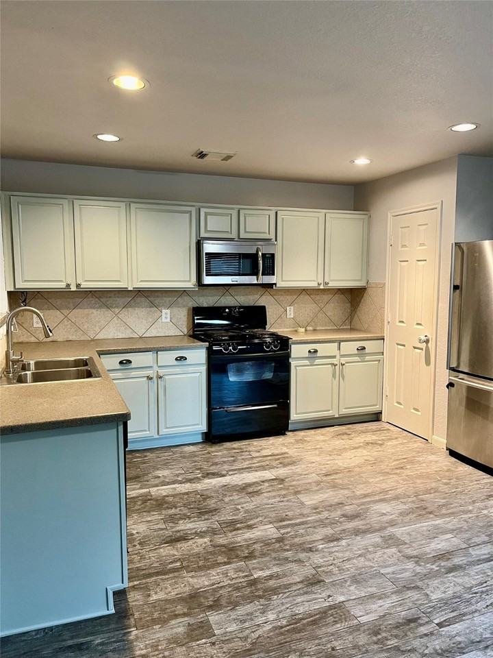 2655 Skyview Shadows Ct #2655 - Photo 3 of 9