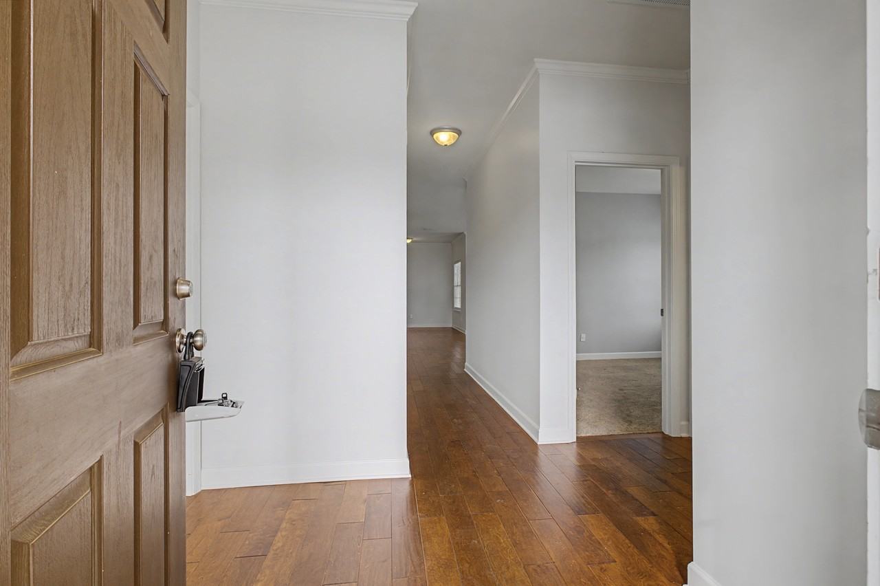 140 Tulip Grove Point - Photo 3 of 19