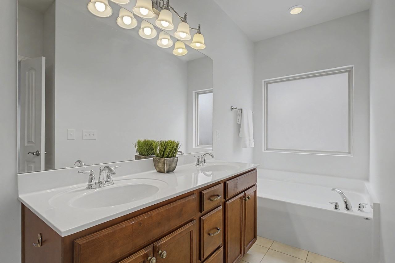 140 Tulip Grove Point - Photo 7 of 19