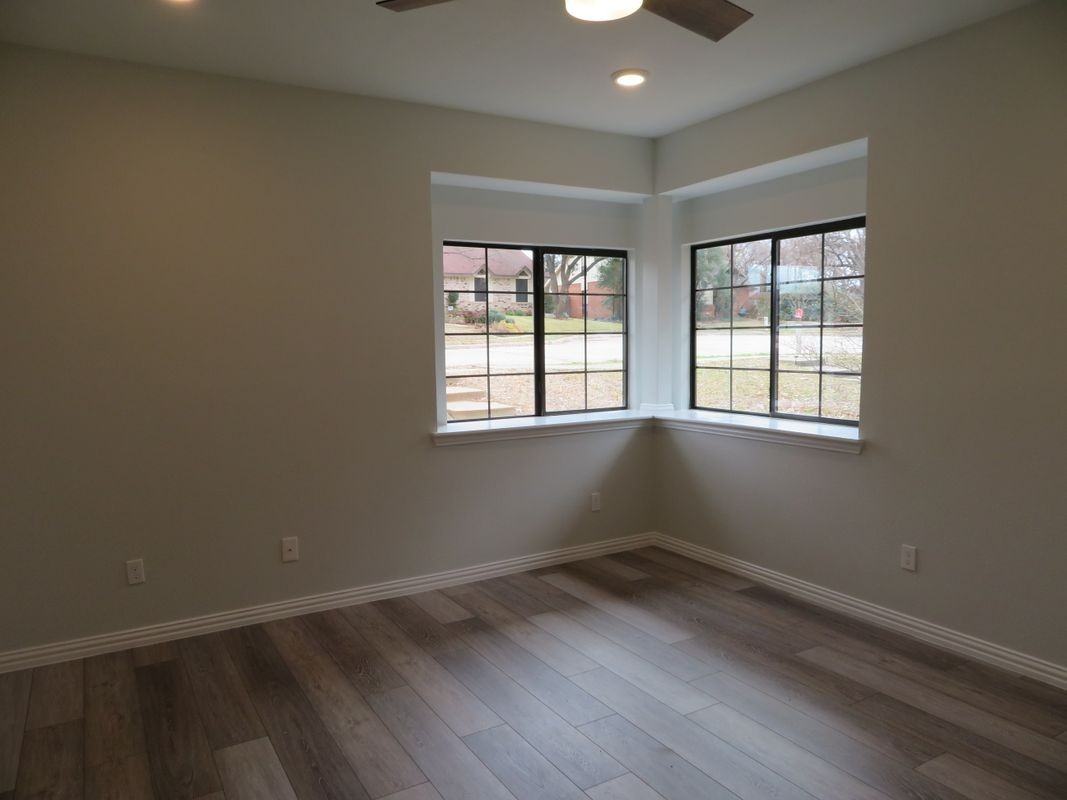 2709 Stratford Ct - Photo 2 of 7