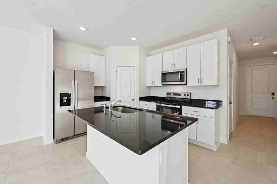 617 Salisbury Cir - Photo 2 of 38