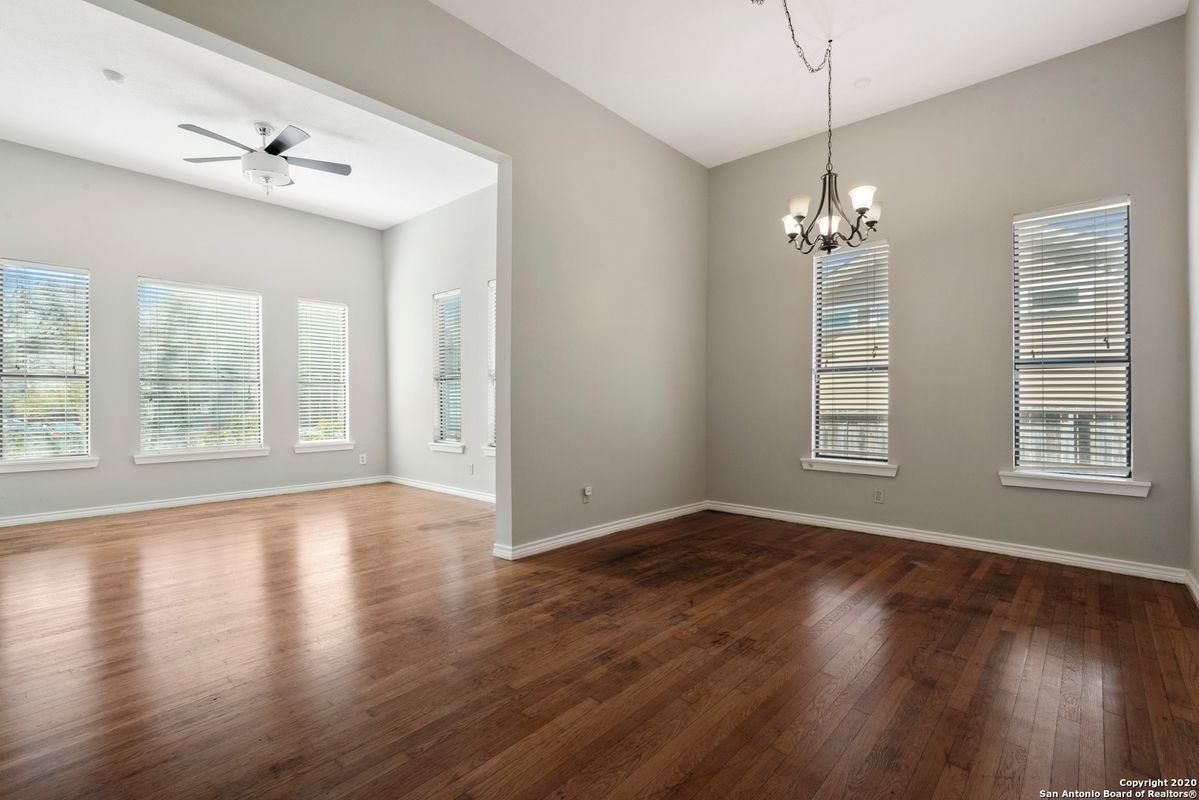 321 Grove Ave - Photo 5 of 22