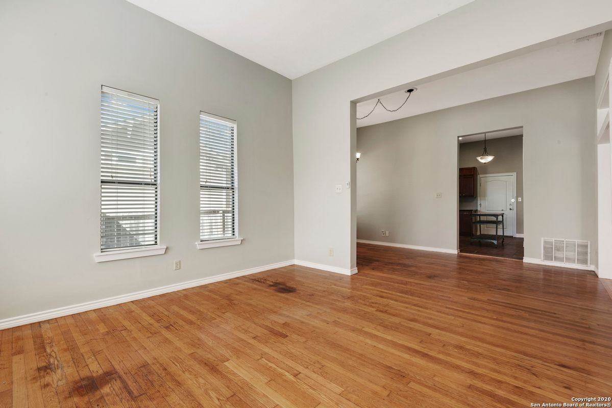 321 Grove Ave - Photo 7 of 22