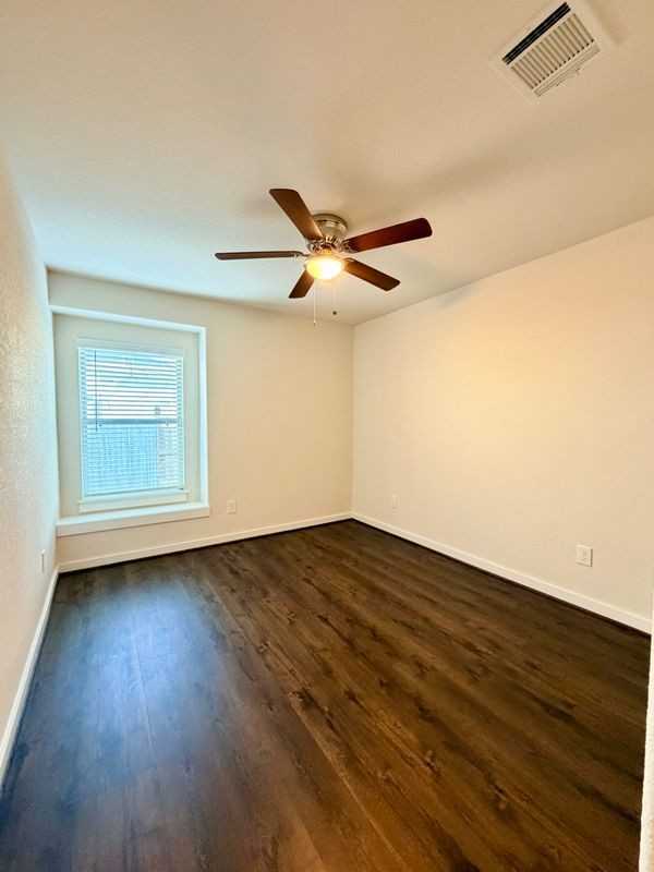 6807 Bardsdale Ct - Photo 5 of 6