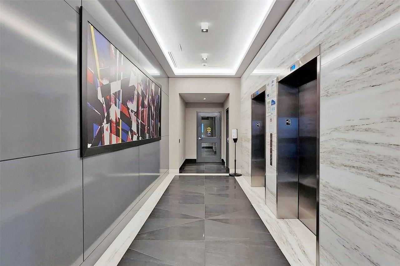 7 Kenaston Gardens #503 - Photo 3 of 20