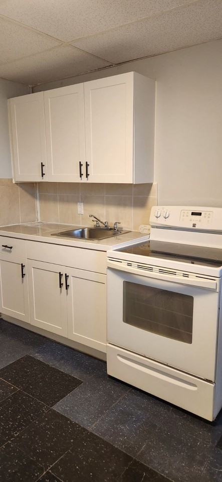 19 Westinghouse Ave Unit 2 - Photo 5 of 22