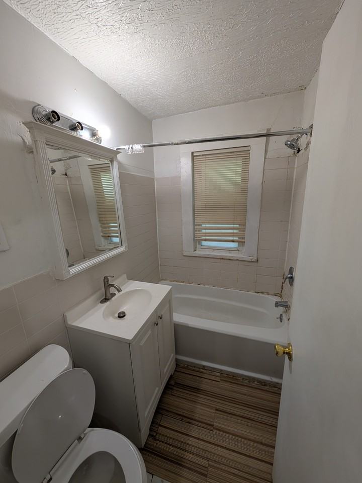 1874 Marloes Ave #26 - Photo 3 of 10