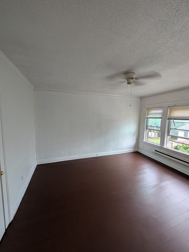 1874 Marloes Ave #26 - Photo 7 of 10