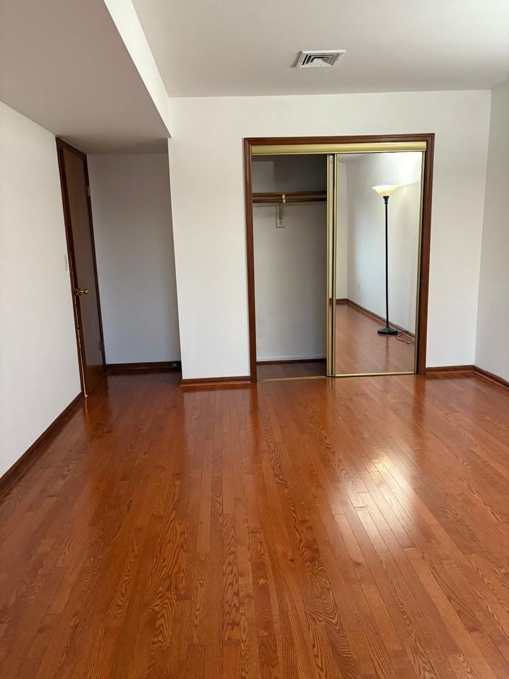 1250 N Broad St #C8 - Photo 5 of 17