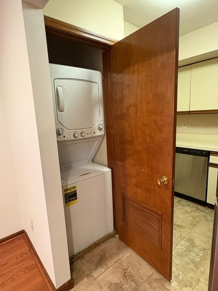 1250 N Broad St #C8 - Photo 7 of 17