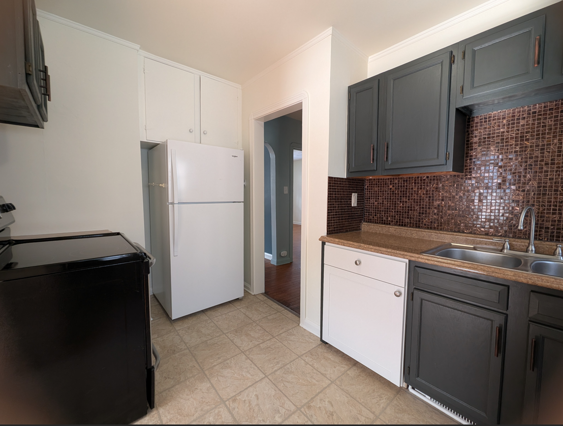 411 E School St #NA - Photo 5 of 10