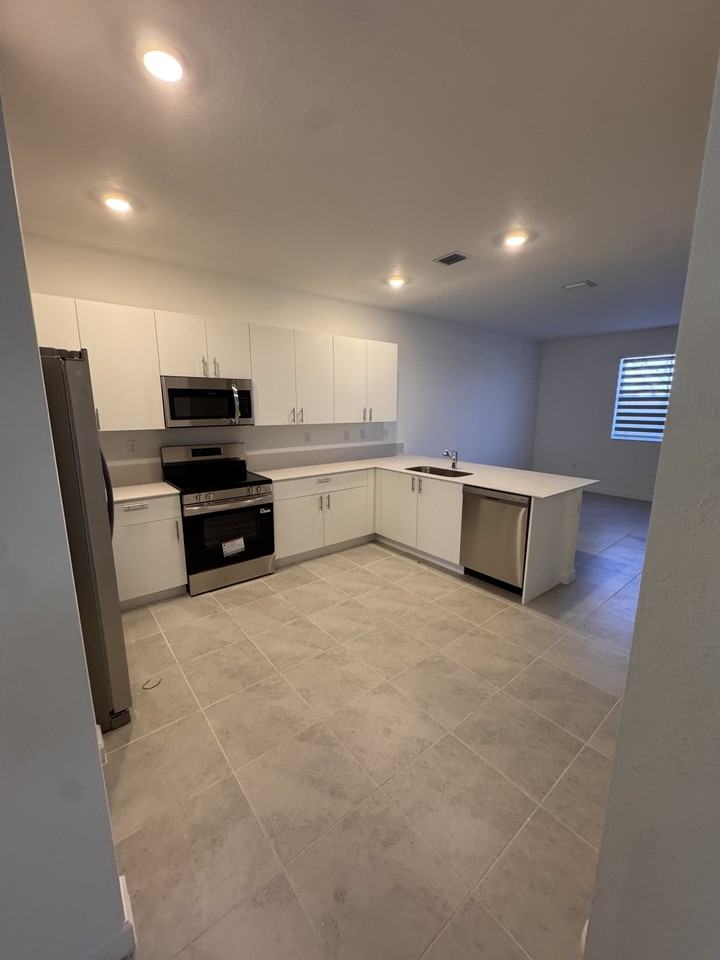 2738 Se 24th Ter - Photo 6 of 21