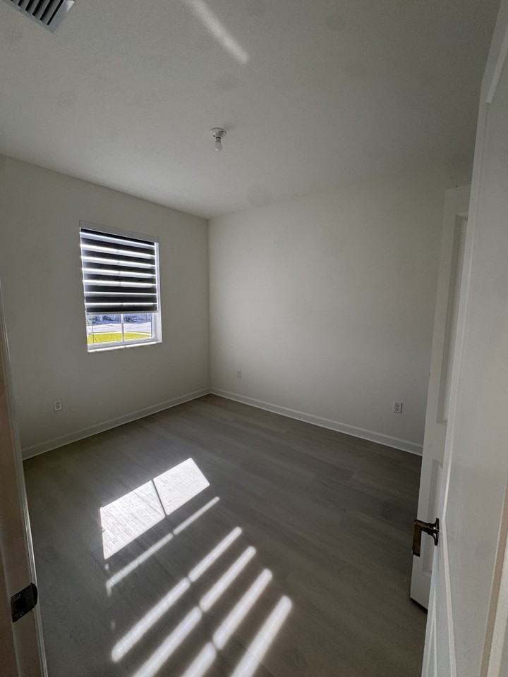 2738 Se 24th Ter - Photo 7 of 21