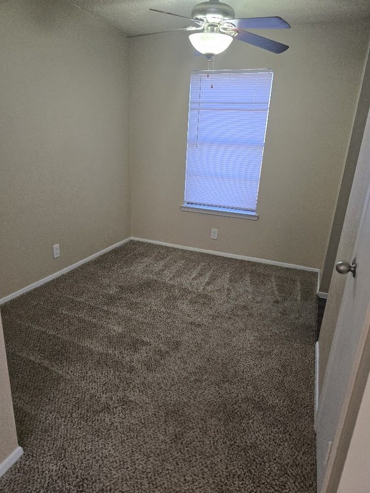 600 W Sadosa St #13 - Photo 6 of 9