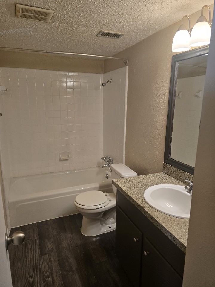 600 W Sadosa St #13 - Photo 7 of 9