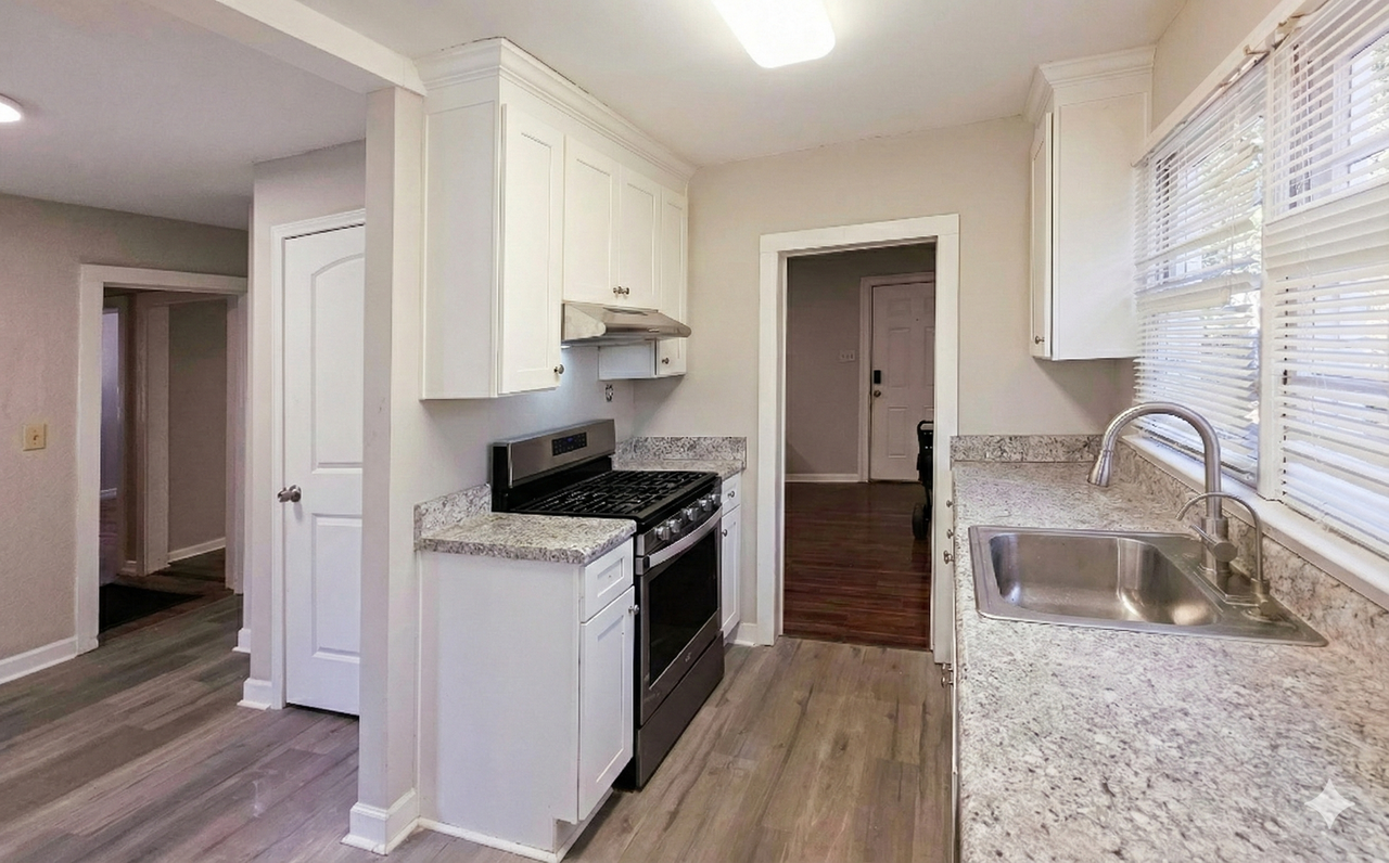 2045 White Oak Cir Nw #NA - Photo 4 of 11