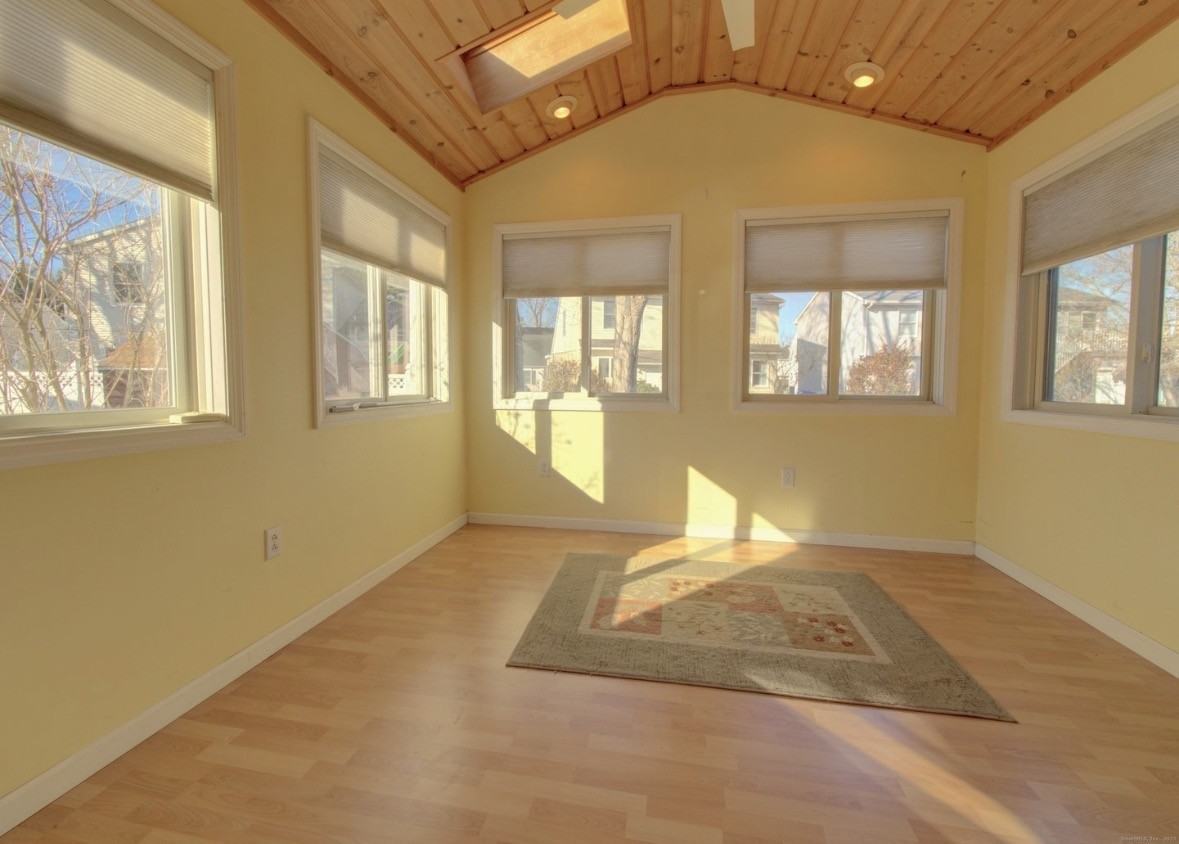 43 Kingsbury Ln #NA - Photo 5 of 10