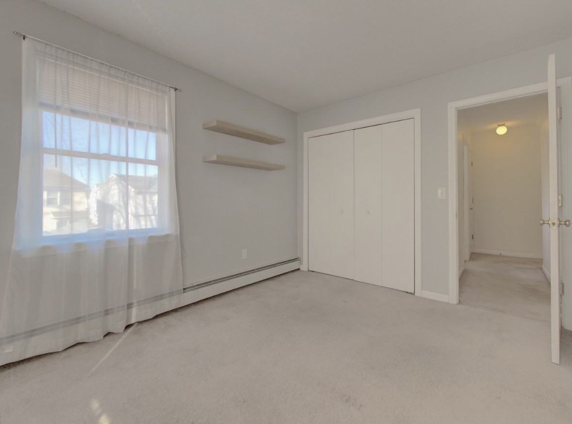 43 Kingsbury Ln #NA - Photo 7 of 10