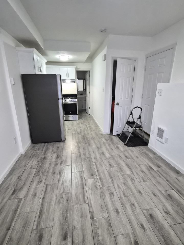 24 Layton Ave #1 - Photo 4 of 7