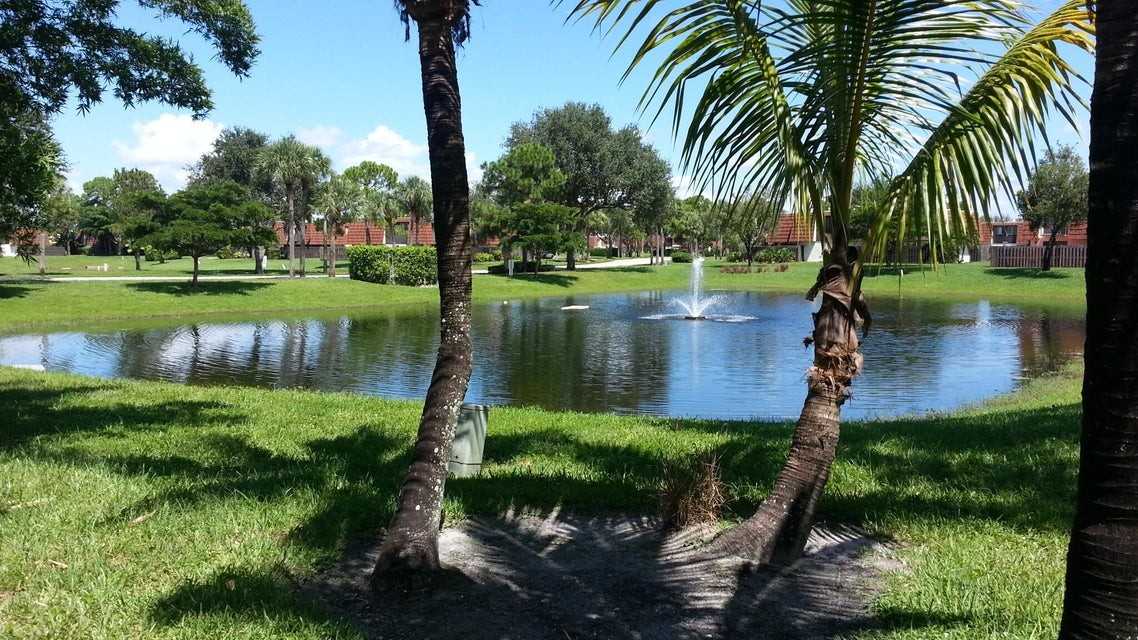 2221 White Pine Circle #B - Photo 2 of 8