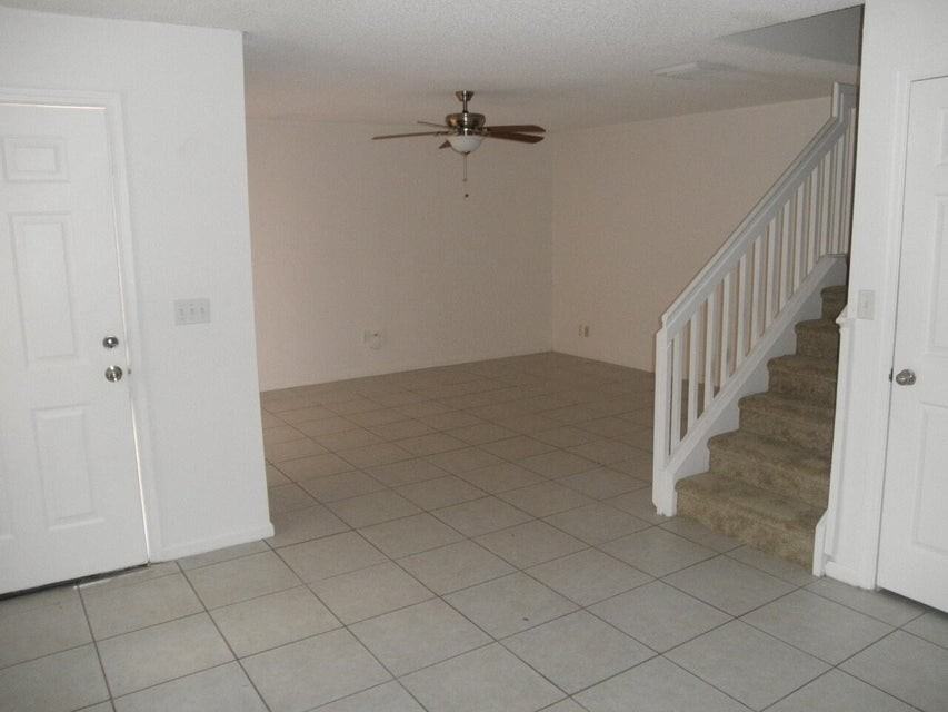 2221 White Pine Circle #B - Photo 5 of 8