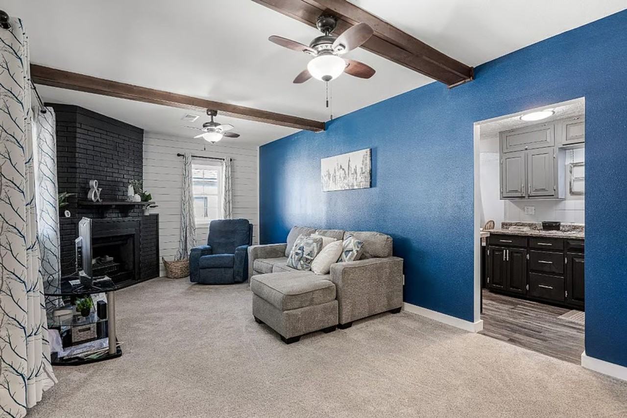 415 N Pennsylvania St - Photo 4 of 20