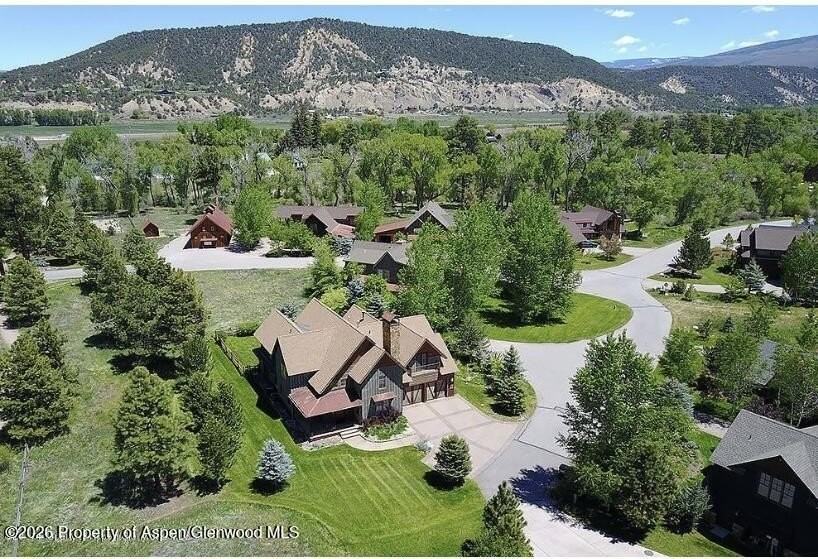 41 Choke Cherry Ct - Photo 2 of 33