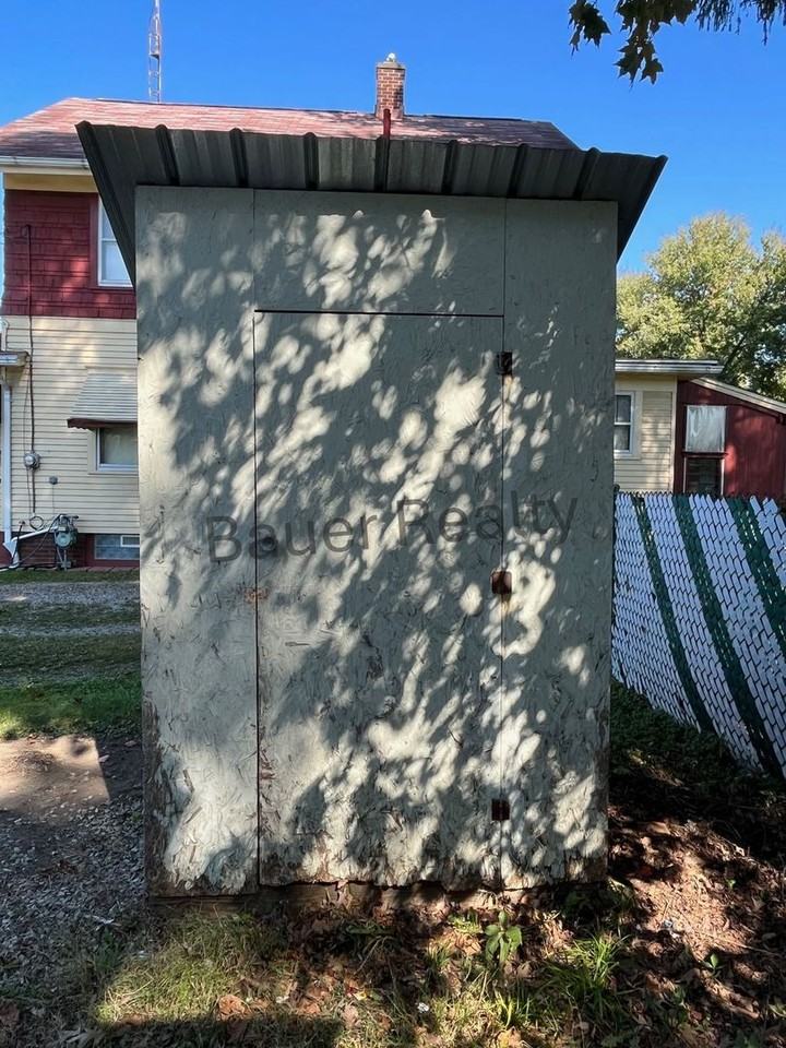 313 Miller St - Photo 5 of 25