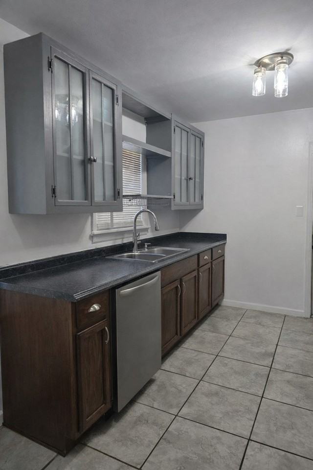 906 15th Ave - Photo 3 of 15