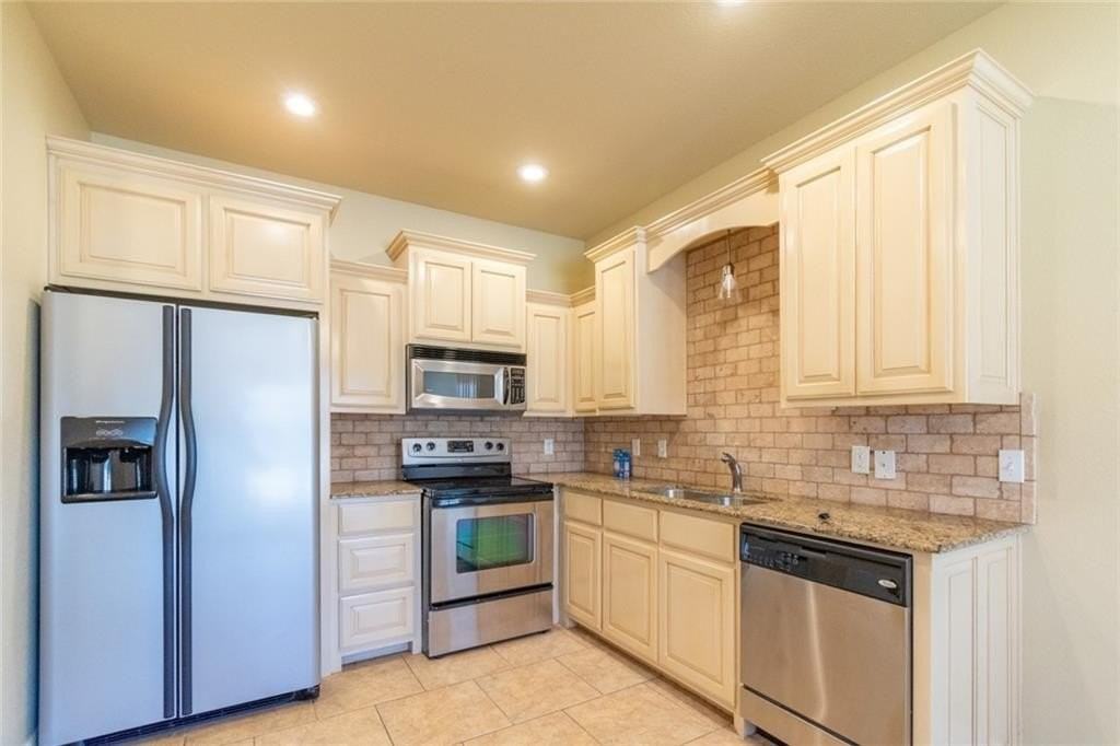 4053  E Zion Valley  DR - Photo 2 of 16